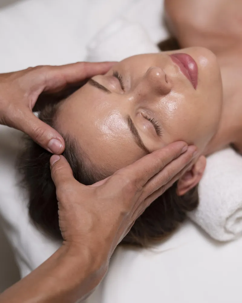 drainage-visage deux femmes photo beauté avec visage lumineux