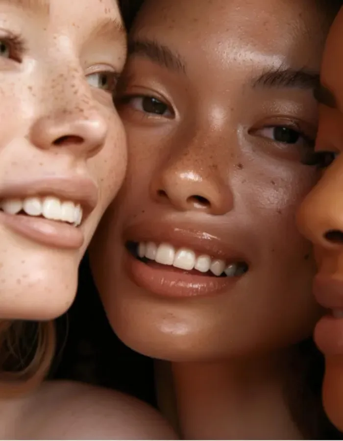 hydraglow trois visages femmes souriantes